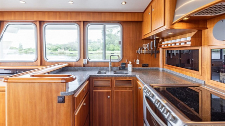Яхта Privateer Trawler 50